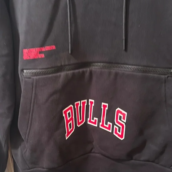 XL Black Bulls Jordan Hoodie - Picture 3 of 5